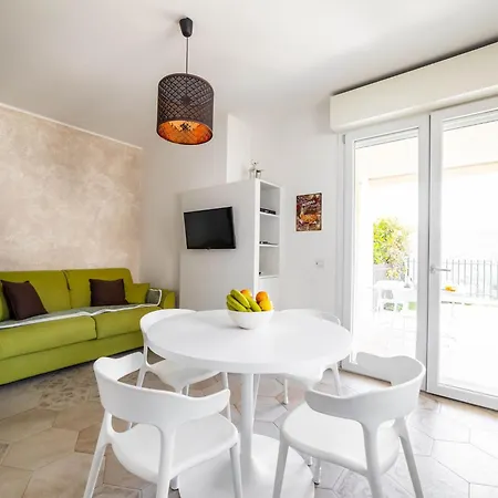 Апартаменты Serenity With Swimming Pool And Parking In Алассио