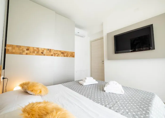 Serenity With Swimming Pool And Parking In アラッシオ