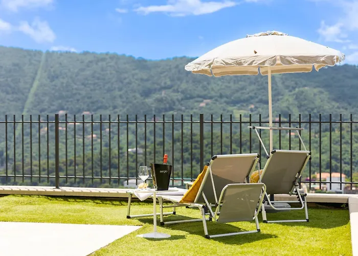 Serenity With Swimming Pool And Parking In Apartmán *