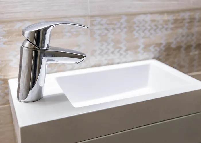 Serenity With Swimming Pool And Parking In